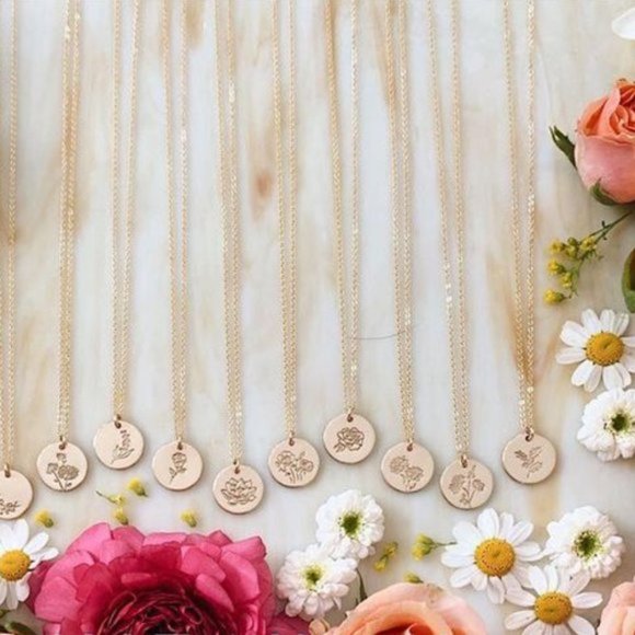 December Holly Birth Flower Minimal Charm Necklace - Picture 9 of 14